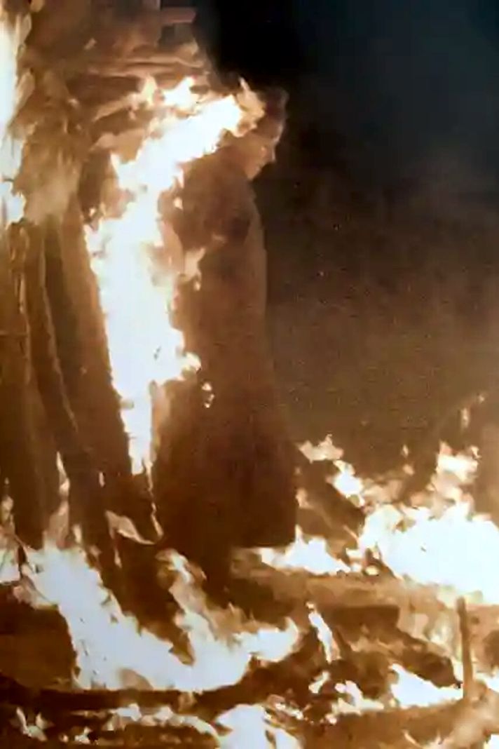 Tina Maskell performing a stunt in Games of Thrones.
